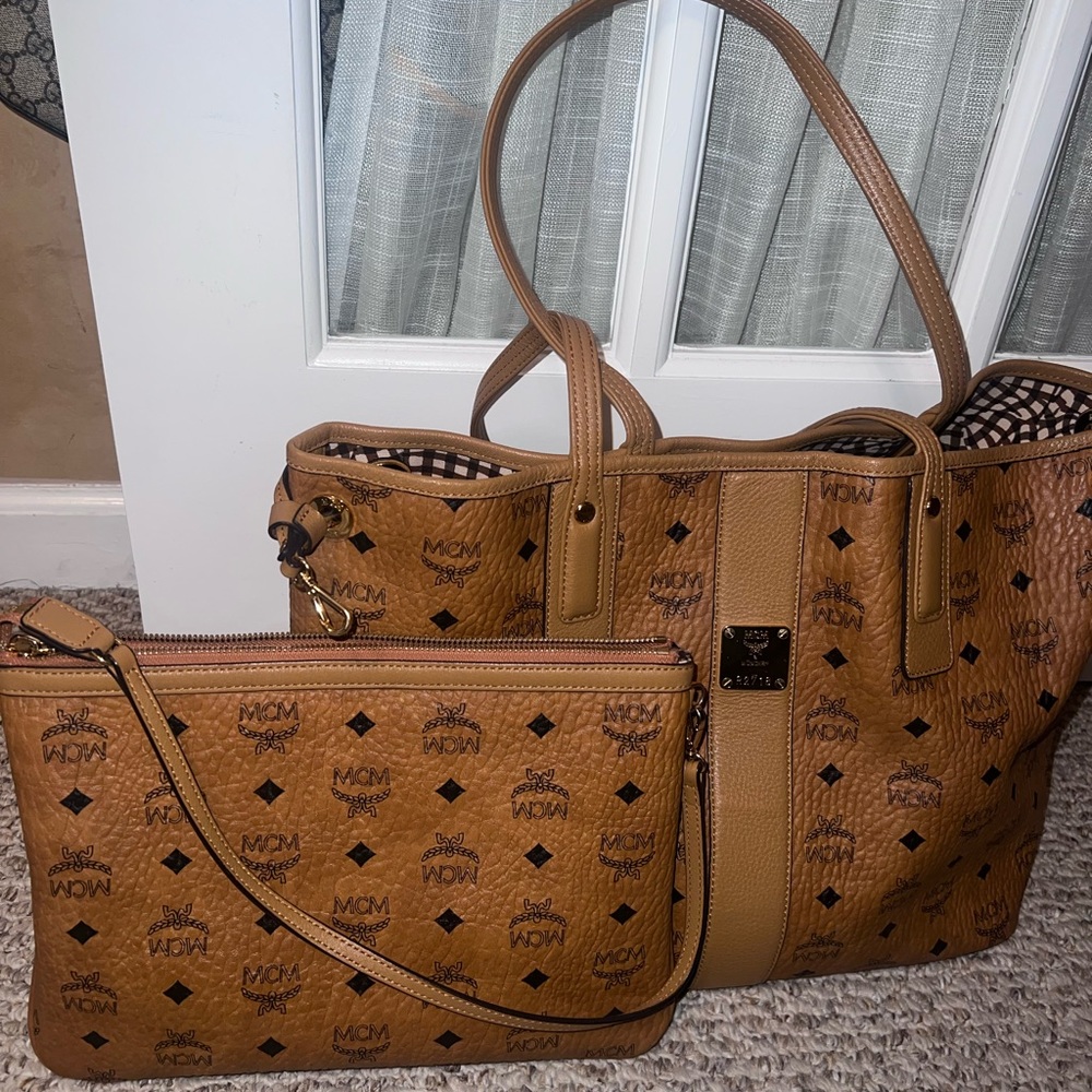 MCM Liz Reversible Medium Tote. Removable zip pouch included.